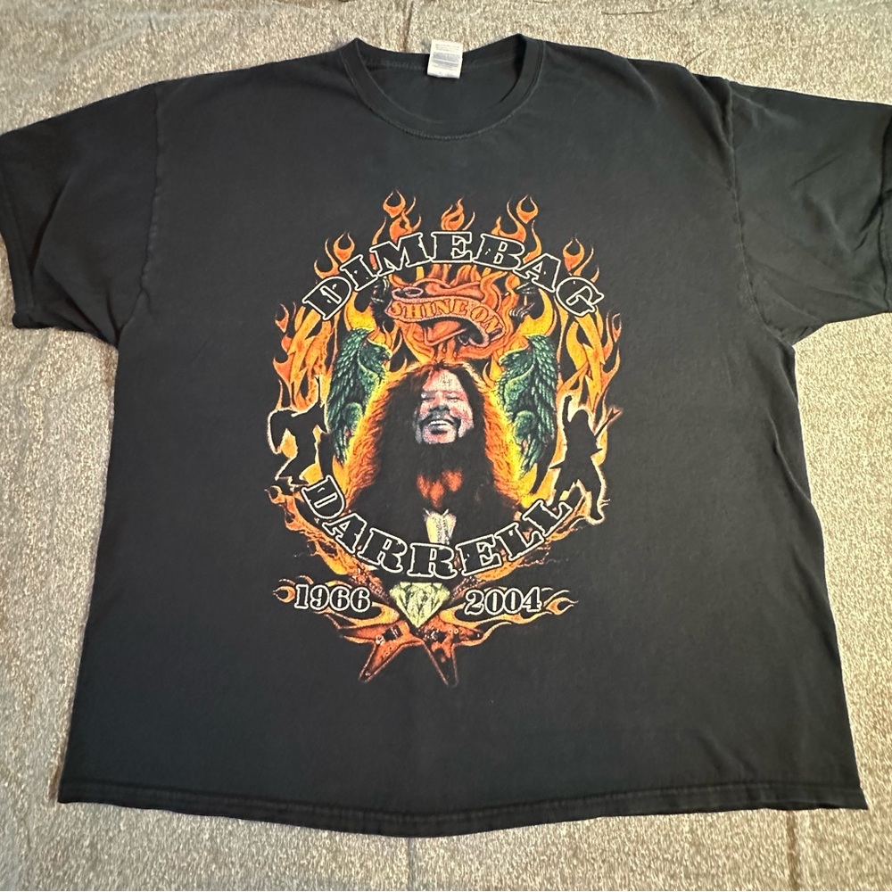 Pantera Dimebag Darrell Vintage 2004 Band TShirt Size XXL. Tiny hole see photo.